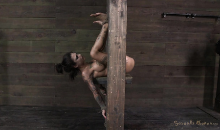 Прожженная блядина любит БДСМ секс с фистингом — смотреть онлайн бесплатно в HD