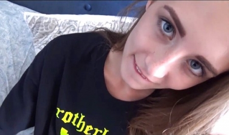 Озабоченная простушка вожделеет член брата: запретный инцест трах сестры!