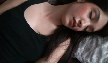 Бухой батя решил кайфануть со спящей дочерью — смотреть онлайн бесплатно в HD