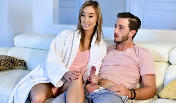 Перец жёстко трахает аппетитную мачеху ночью: отец на ночной смене!