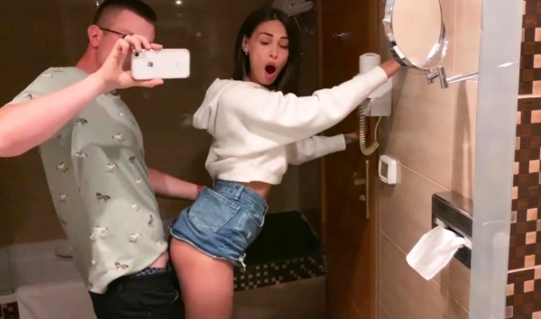 Русская парочка трахает на камеру для 100pezd: жаркое домашнее порно без цензуры!