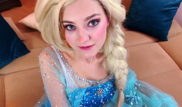 Аппетитная русская блондинка соблазняет молодого соседа жарким сексом – он не устоял и оттрахал!