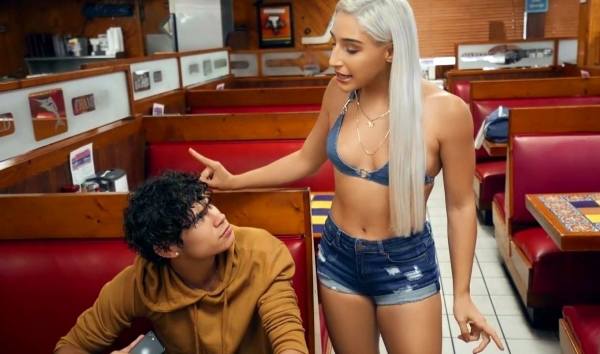 Жестко оттрахал сисястую подругу раком в туалете за спиной ее парня!