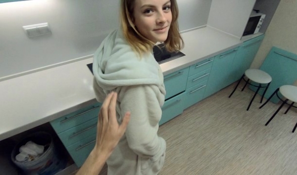 Ночью, пока родители спят: брат жестко трахает сестру на кухне!