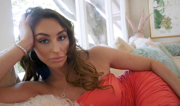 Случайно зашёл к жаркой соседке в гости — трахнул как бог секса, лучший любовник в её жизни!