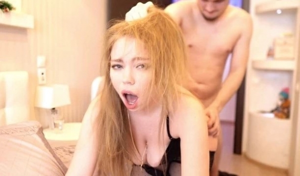 Мою жену рвут хуем при мне! Смотрю, дрочу и снимаю домашнее порно куколда