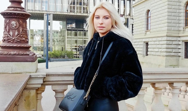 Блондинка в Праге на жарком порно-кастинге с случайным парнем!