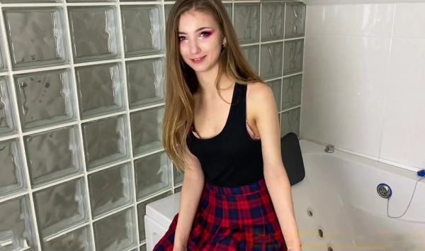 Москвич запер дверь в туалете и жестко выебал пизденку пьяной девушки друга!