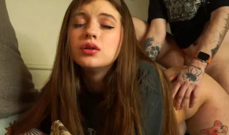 Муж трахает жену в туза и снимает домашнее порно — смотреть онлайн бесплатно в HD