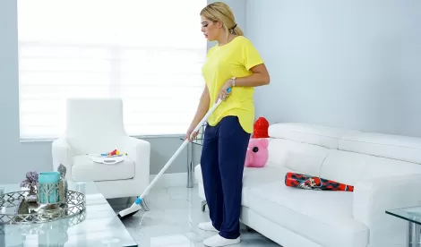 Красивая домохозяйка устала мастурбировать! Заказала мужа на час и оттрахала по полной программе!