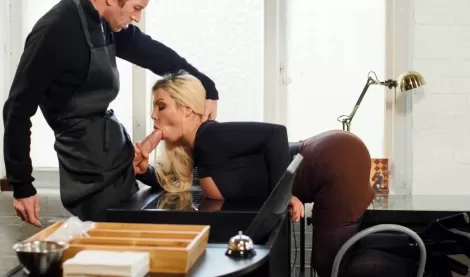 Вместо кофе, дал милфе отсосать большой хуй — смотреть онлайн бесплатно в HD