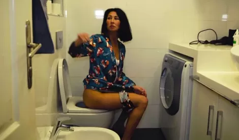 Пасынок тайком трахает мачеху: вечером пока отец спит, утром после ухода на работу!