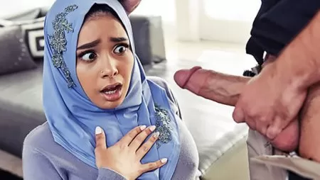 Воспользовался властью и выебал красивую арабку — смотреть онлайн бесплатно в HD