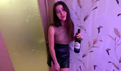 Горячее домашнее русское порно: пьяная студентка трахается в хлам!