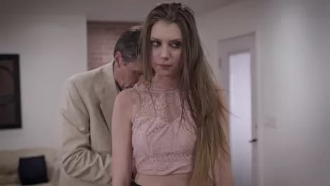 Отчим и начальник с работы ебут падчерицу по очереди - жесткий инцест!