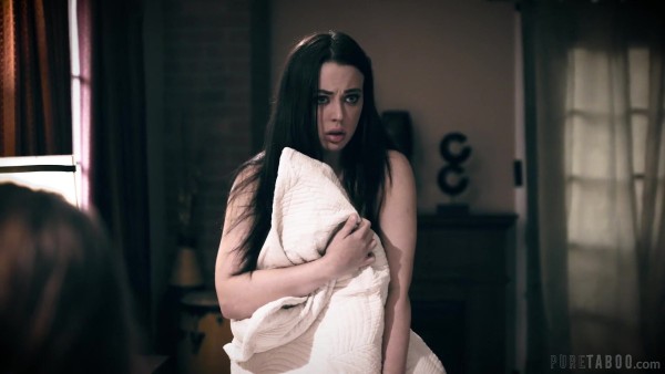 Охуевший отчим жестко выебал милашку-падчерицу и её лесбиянку! Секс с отчимом | Русская озвучка