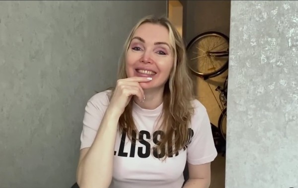 Русская мамка развратила сына лучшей подруги и оттрахала везде! Горячее русское порно