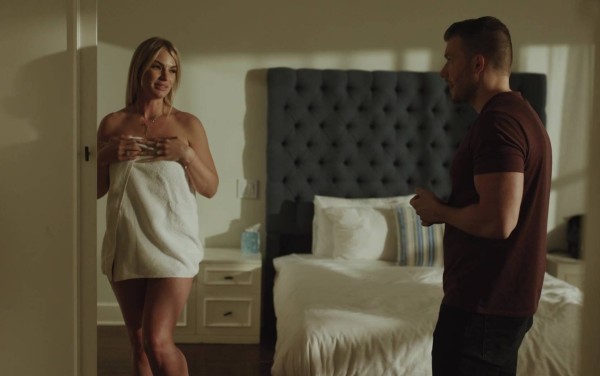 Тёща — ядерная секс-бомба! Забудь жену и трахай её в хлам (Секс с тёщей | Порно измена + перевод)