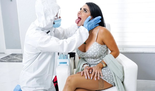 Хитрый дезинфектор оттрахал горячую соседку под видом уборки!