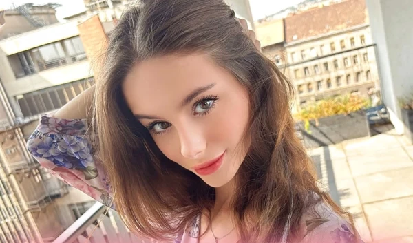 Симпатичная милашка-туристка в Японии жестко трахается с парнем без обязательств!