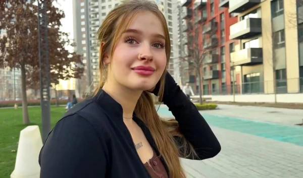 Соседка отплатила минетом за бабки без обязательств! Горячая благодарность с диким энтузиазмом