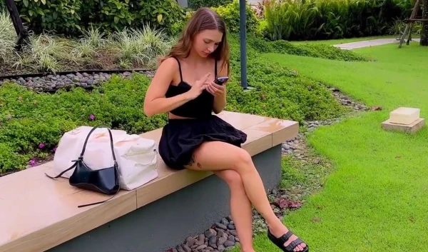 Голая красотка заночевала у парня на одной кровати – страстный секс неизбежен!