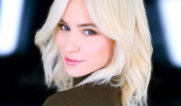 Очаровательная блондинка на первом кастинге: сочный минет и взрывной секс!