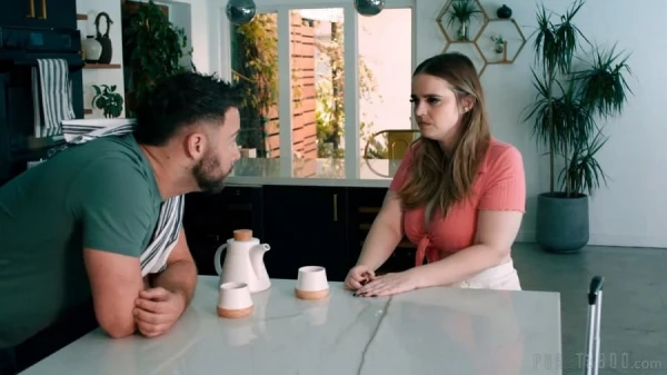 Бездомная Вика отрабатывает диван сочным минетом в душе и кремпаем в тугую попку от щедрого друга! Русский перевод