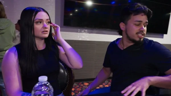 Пьяная измена в клубе! Сосет и ебется в туалете, пока парень ищет у бара! Русская озвучка