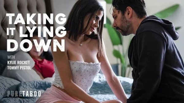 Мачеха-кукловод: Отчим жестко долбит падчерицу-красотку, парализованная мамочка кончает глазами!