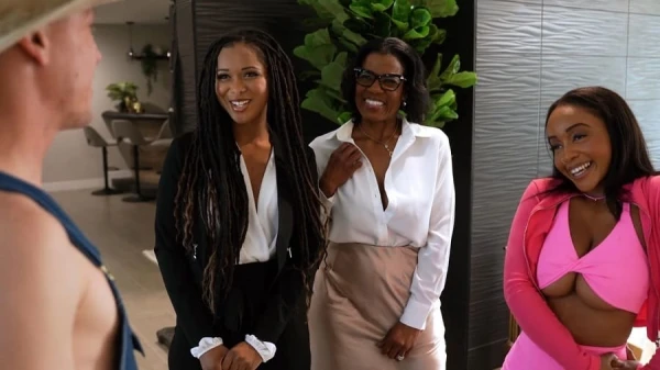 Деревенский Ваня в городе: 25 см в анал хозяйке Софии и подругам вместо этикета!