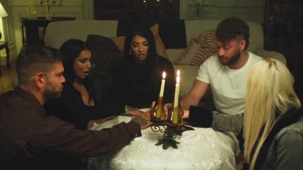 Нора жадно сосет хуй и стонет раком, друзья скрывают смерть Дилана! Порно русский перевод ч.2