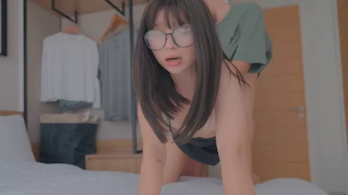 Молоденькая русская администраторша трахается жестко с постояльцем в номере!